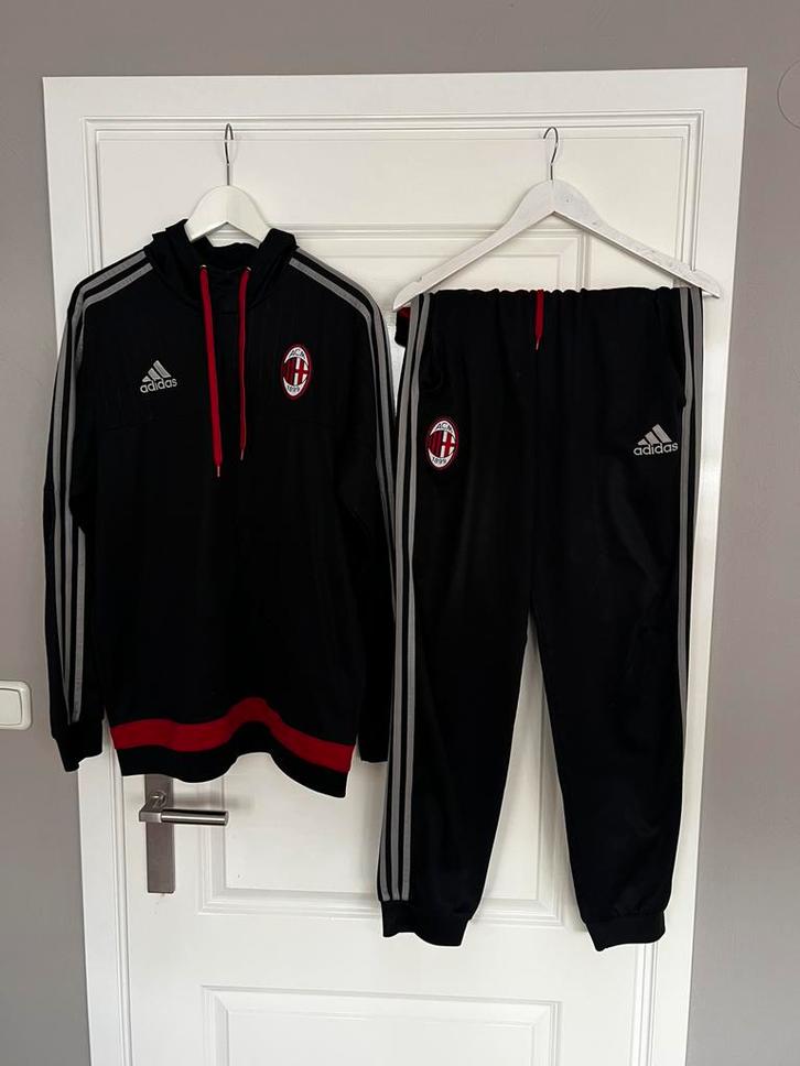 AC milan traininspak Adidas in maat L, Sport en Fitness, Voetbal, Zo goed als nieuw, Trainingspak, Ophalen of Verzenden