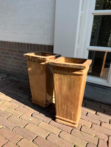 Twee grote geglazuurde plantenbakken voor buiten/binnen beschikbaar voor biedingen