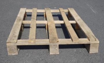 Gratis wegwerppallets van hout beschikbaar voor biedingen
