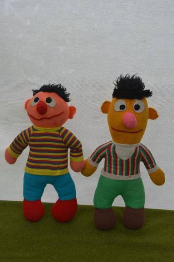2 Vintage Bert en Ernie van Sesamstraat poppen uit jaren 70 beschikbaar voor biedingen