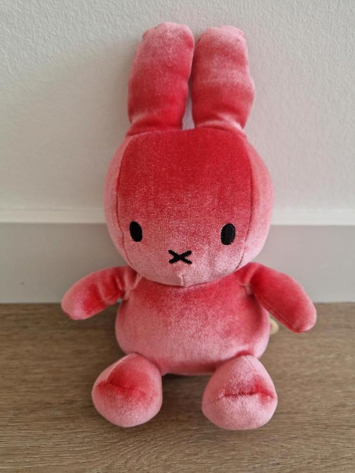 Knuffel Nijntje Miffy roze rood konijn 22 cm K8343, Kinderen en Baby's, Speelgoed | Knuffels en Pluche, Zo goed als nieuw, Konijn