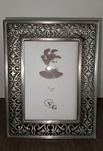 Vintage Metalen Fotolijst beschikbaar voor biedingen