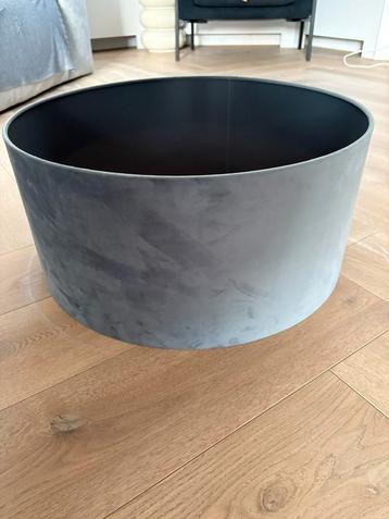 Mooie grote fluwelen lampenkap. beschikbaar voor biedingen