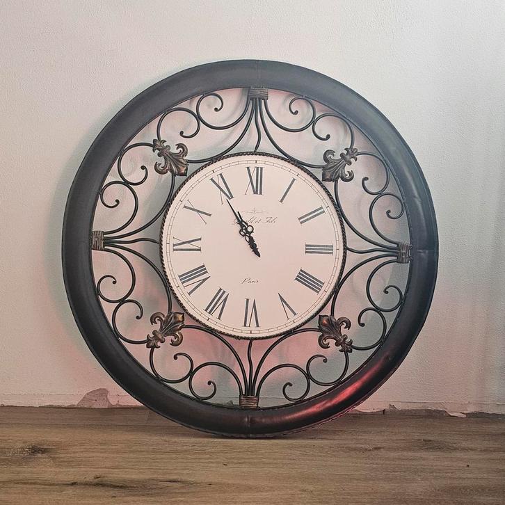 Grote Rustieke Wandklok 90cm- Gerald Et Fils, Huis en Inrichting, Woonaccessoires | Klokken, Gebruikt, Wandklok, Analoog, Ophalen of Verzenden