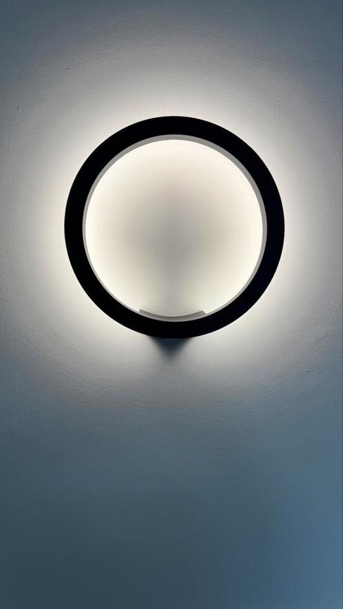 Zwarte Philips hue Sana wandlamp met wit en gekleurd licht, Huis en Inrichting, Lampen | Wandlampen, Zo goed als nieuw, Ophalen
