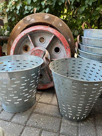 Metalen Manden - Industrieel/Landelijk - €5/stuk beschikbaar voor biedingen