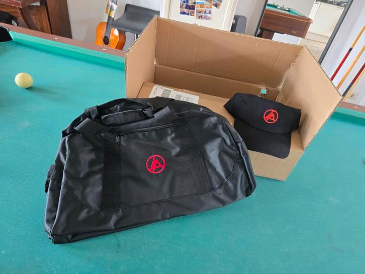 Linkin Park VIP Merchandise Set - baseball cap & duffel bag, Verzamelen, Muziek, Artiesten en Beroemdheden, Nieuw, Kleding, Ophalen of Verzenden