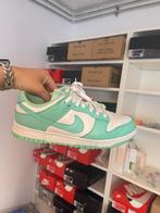 Nike Dunk Low Green Glow, Kleding | Dames, Schoenen, Ophalen of Verzenden, Zo goed als nieuw, Groen, Sneakers of Gympen