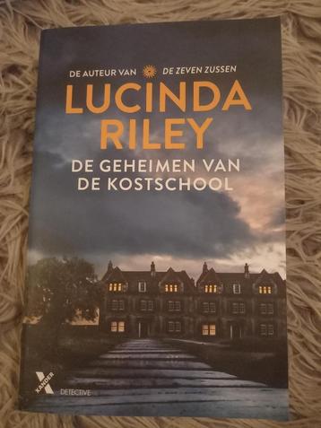 p12 De geheimen van de kostschool - Lucinda RIley beschikbaar voor biedingen