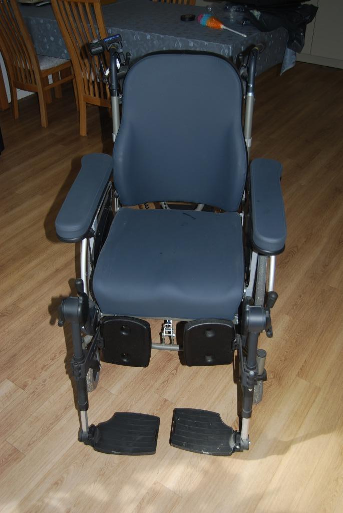 Rolstoel met duwondersteuning, Diversen, Rolstoelen, Zo goed als nieuw, Duwrolstoel, Ophalen