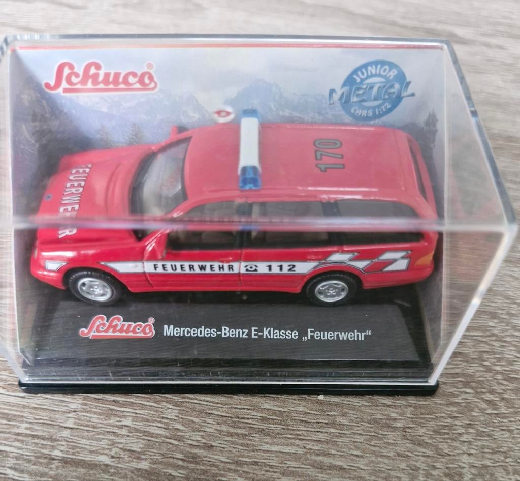 Schuco Mercedes-Benz E-Klasse Feuerwehr - Nieuw in doos, Hobby en Vrije tijd, Modelauto's | 1:18, Ophalen of Verzenden, Nieuw