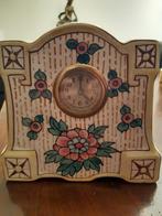 Mooie aardewerk klokje met bloemmotief, Ophalen