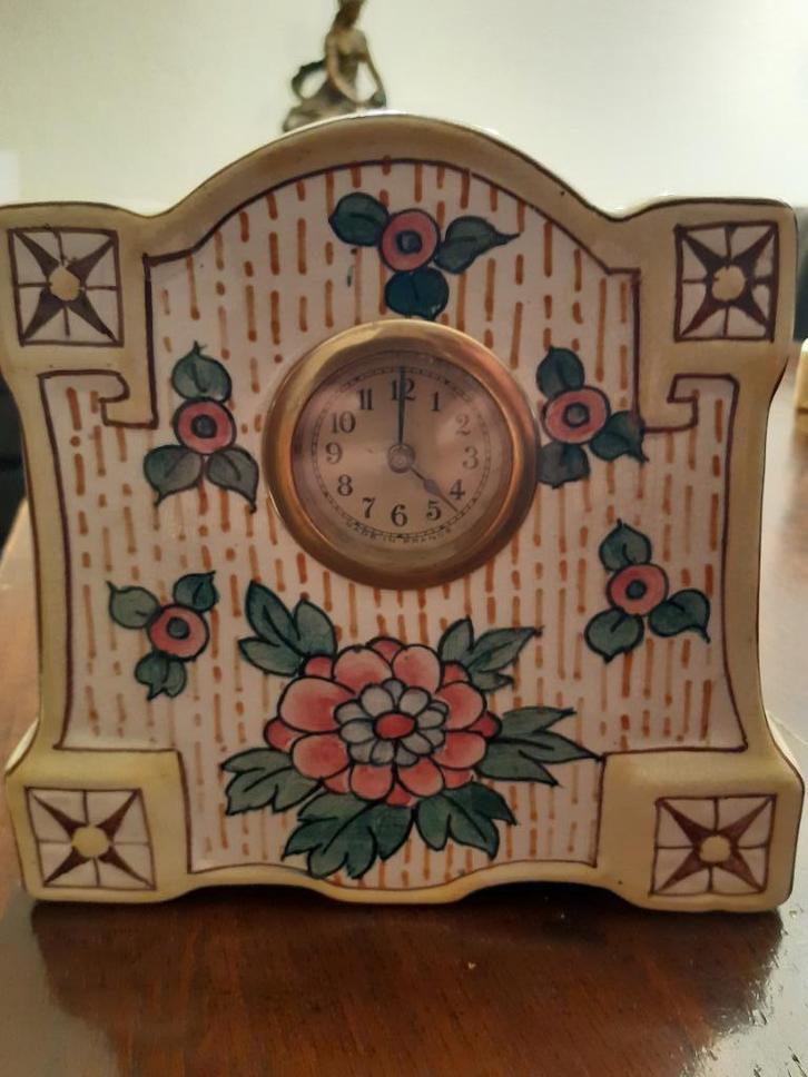 Mooie aardewerk klokje met bloemmotief, Antiek en Kunst, Antiek | Klokken, Ophalen