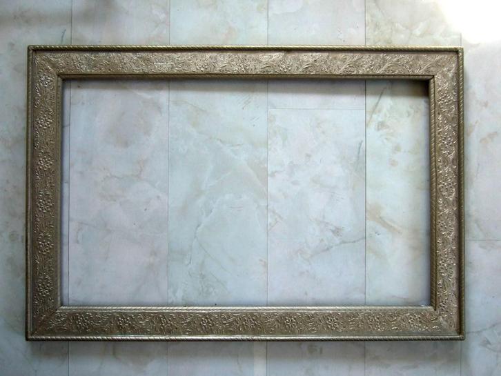 embossed zilverkleurig-metaal schilderij- of spiegel lijst, Huis en Inrichting, Woonaccessoires | Lijsten, Zo goed als nieuw, 75 cm of meer