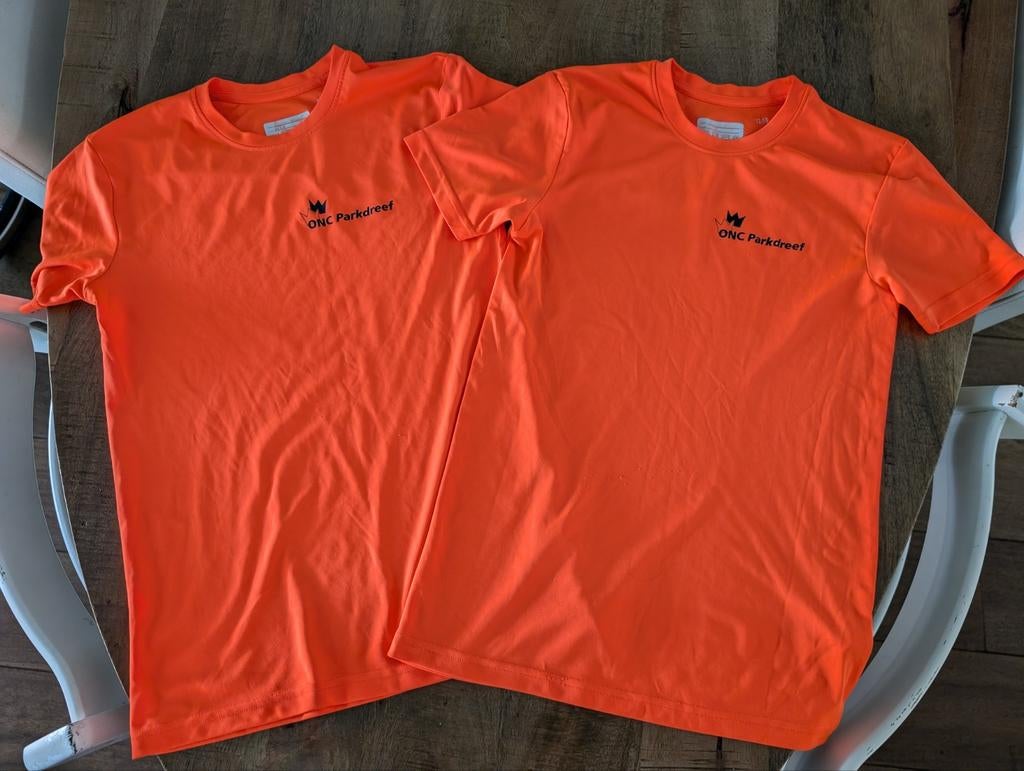 ONC Parkdreef 2x gymshirt
Oranje 2x 12-13, Ophalen of Verzenden, Gebruikt, Jongen of Meisje