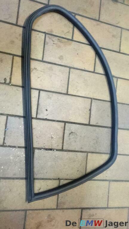 Raamrubber rechts achter BMW 3-serie E46 Compact 8250407, Auto-onderdelen, Ruiten en Toebehoren, BMW, Gebruikt, Ophalen of Verzenden