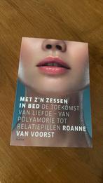 Roanne van Voorst - Met z'n zessen in bed, Boeken, Ophalen of Verzenden, Zo goed als nieuw, Roanne van Voorst