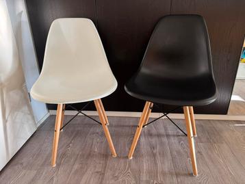 2 kuipstoelen voor aan de eettafel beschikbaar voor biedingen