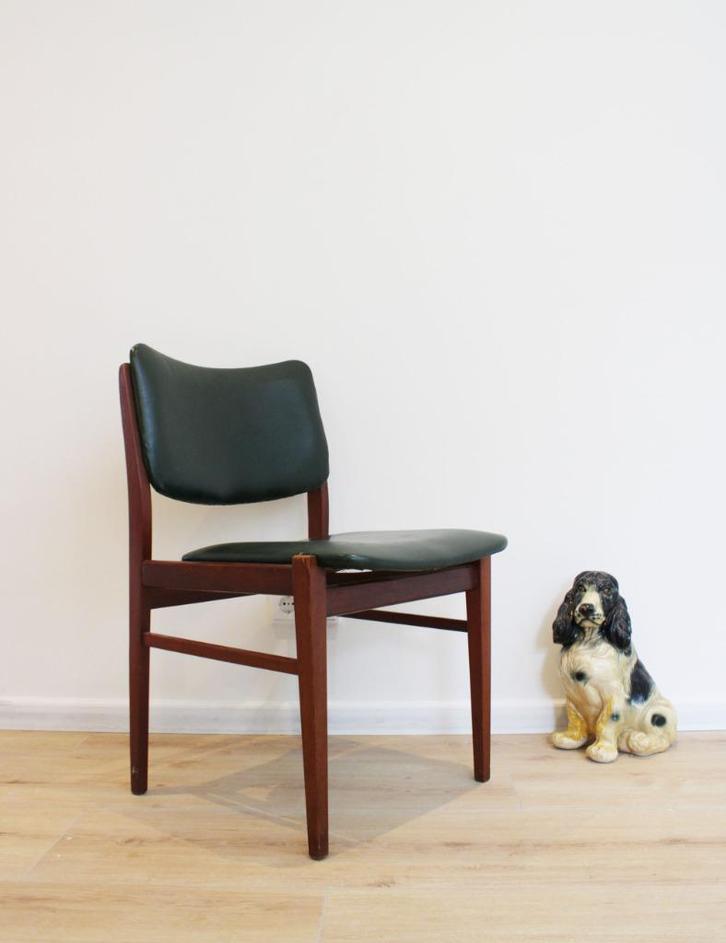 Houten vintage stoel met groen skai. Mid Century - retro, Huis en Inrichting, Stoelen, Gebruikt, Eén, Hout, Overige materialen