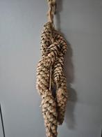 Mooie toef van denneappels, Ophalen, Zo goed als nieuw