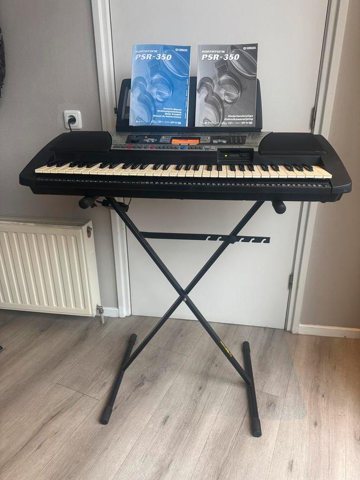 Yamaha PSR-350 keyboard + standaard + lesboeken, Muziek en Instrumenten, Keyboards, Zo goed als nieuw, 61 toetsen, Yamaha, Ophalen of Verzenden