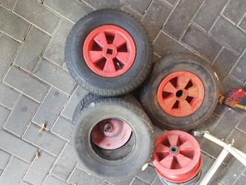 Partijtje skelter of kruiwagen wielen banden velgen lagers. beschikbaar voor biedingen