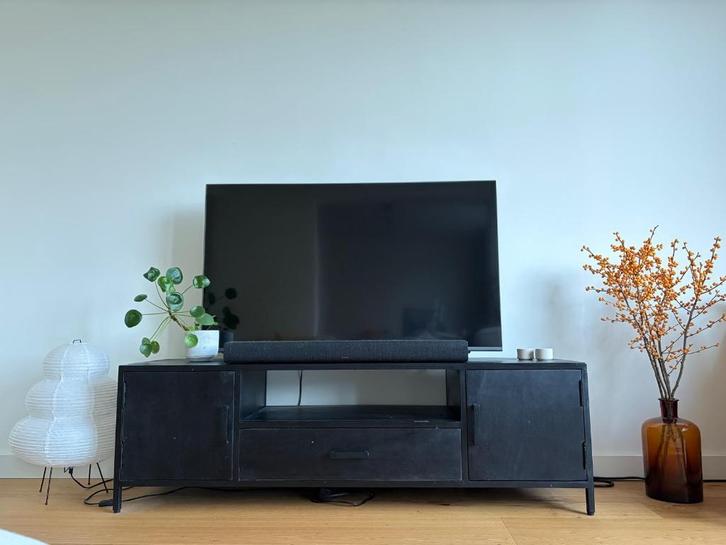 Goossens zwart TV meubel van mangohout en staal, Huis en Inrichting, Kasten | Televisiemeubels, Zo goed als nieuw, Minder dan 100 cm