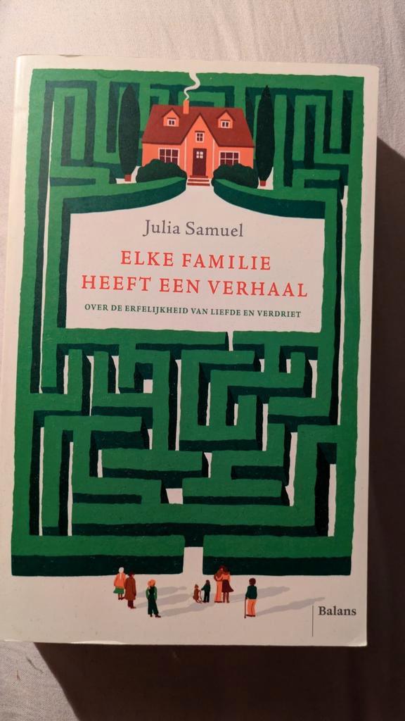 Julia Samuel - Elke familie heeft een verhaal, Boeken, Psychologie, Zo goed als nieuw, Ophalen of Verzenden