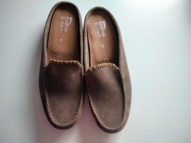 Soepele suede slippers, nieuw, Kleding | Dames, Schoenen, Nieuw, Slippers, Bruin, Ophalen of Verzenden
