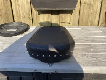 Mustang studded pillion nieuw beschikbaar voor biedingen