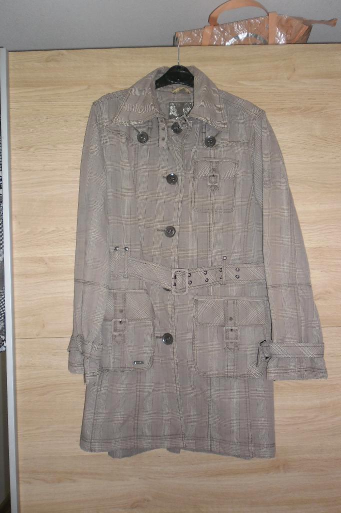 Geruite lange winterjas van cecil in maat M, Kleding | Dames, Jassen | Winter, Zo goed als nieuw, Maat 38/40 (M), Bruin, Ophalen of Verzenden