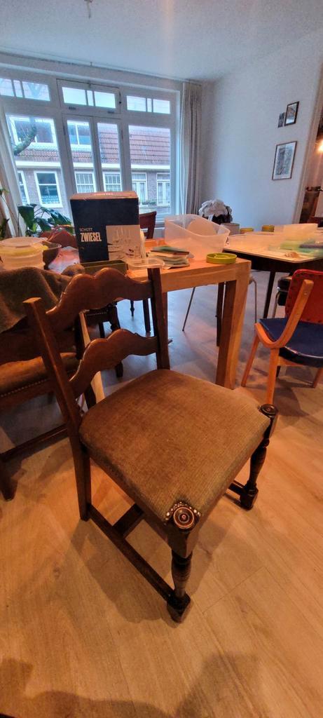 Vier klassieke eetkamerstoelen, Huis en Inrichting, Stoelen, Gebruikt, Vier, Hout, Stof, Bruin, Ophalen