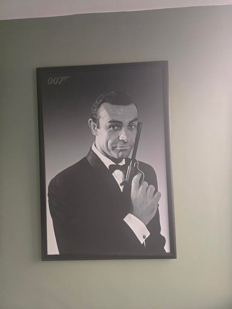 James Bond Poster 61x91.5cm met Lijst, Huis en Inrichting, 50 tot 75 cm, Ophalen of Verzenden, Zo goed als nieuw, Foto of Poster