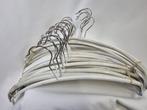 25 stuks kledinghangers antislip in prima staat., Kleding | Dames, Kledinghangers, -, Verzenden, -, Zo goed als nieuw