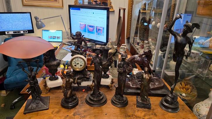 Klokkenstel + 7 antieke bronzen beelden, Antiek en Kunst, Antiek | Klokken, Ophalen