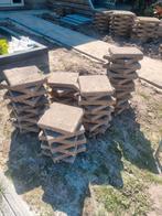 Betontegels van ongeveer 30x30, 64 stuks. Gratis af te halen, Tuin en Terras, Tegels en Klinkers, Ophalen, Zo goed als nieuw, 10 m² of meer