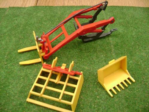 Voorlader met toebehoren van Britains nr. 9574, Hobby en Vrije tijd, Modelauto's | 1:32, Zo goed als nieuw, Tractor of Landbouw