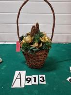 mandje met gouden kerstversiering  [a913], Diversen, Kerst, Ophalen of Verzenden, 'T Olde Gre-j, Info@toldegrej.nl, Endepoelstraat 20f Didam
