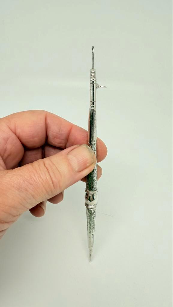 Antiek naaigerei: gave zilveren tamboereernaald., Antiek en Kunst, Antiek | Goud en Zilver, Ophalen of Verzenden