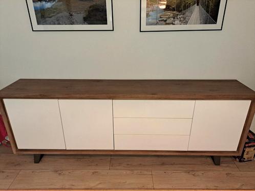 Modern dressoir Henders & Hazel, Huis en Inrichting, Kasten | Dressoirs, Zo goed als nieuw, 200 cm of meer, 25 tot 50 cm, Met lade(s)