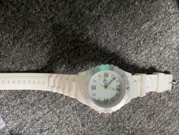 wit horloge beschikbaar voor biedingen