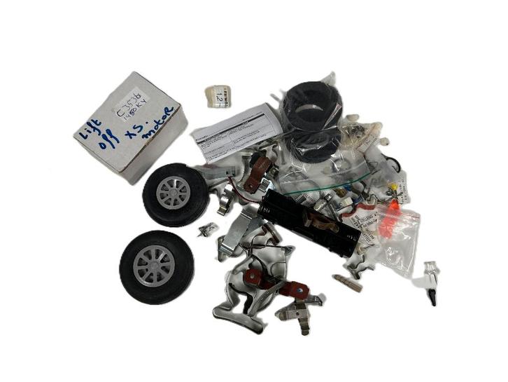 Lotje rc vliegtuig onderdelen / klemmetjes, Hobby en Vrije tijd, Modelbouw | Radiografisch | Vliegtuigen, Ophalen of Verzenden