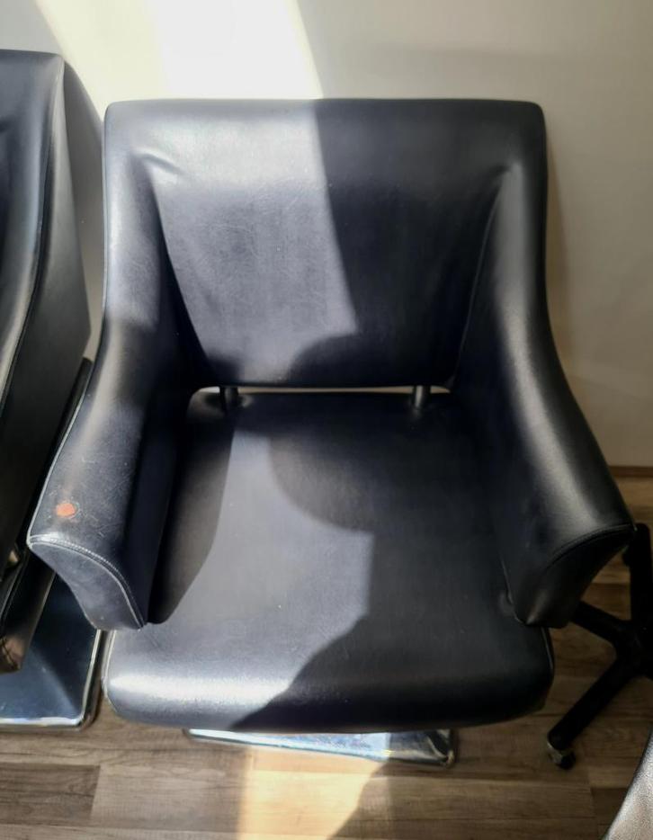 Professionele kappersstoel zwart hydraulisch, in goede staat, Huis en Inrichting, Stoelen, Zo goed als nieuw, Eén, Zwart, Ophalen