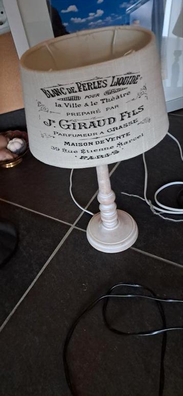 Vintage Stijl Tafellamp beschikbaar voor biedingen
