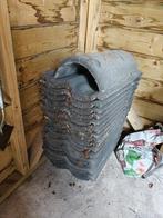 Gratis een stapel dakpannen, Doe-het-zelf en Verbouw, Dakpannen en Dakbedekking, Ophalen, Gebruikt, Steen of Klei, Dakpannen