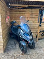 Piagio MP3 300 Sport HPE custom made, Particulier, 2 cilinders, 300 cc, Sport