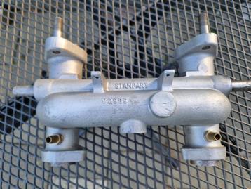 Origineel Triumph inlaatspruitstuk (dubbele carburateur) beschikbaar voor biedingen