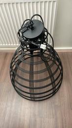 Een zwarte industriële hanglamp, Huis en Inrichting, Lampen | Lampenkappen, Ophalen, Zo goed als nieuw