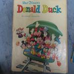 donald duck 2 stripboeken, plaatjes, petje, speldje en pin, Meerdere stripboeken, Verzenden, Gelezen