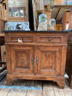 Stoer landelijk Frans kastje commode met zwart marmer